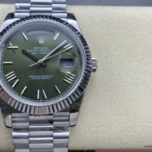 Side profile of 228239 showing fluted bezel and 40mm case thickness