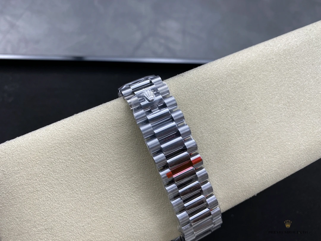 Superclone Rolex Day-Date 40mm Olive Green Roman Dial 228239 - Affordable Super Clone Watch