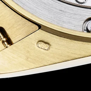 Replica Day-Date M228238 wrist angle showing how President conforms to wrist