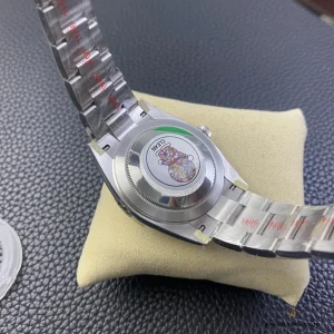 Datejust 41mm 126334 on Oyster bracelet showing brushed and polished link finish