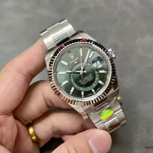 Sky-Dweller 326238 dial macro showing month apertures and mint sunburst finish