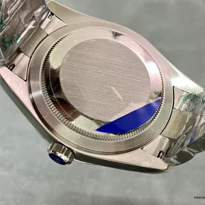 Three-quarter angle of Sky-Dweller 326238 showing gold center links on bracelet