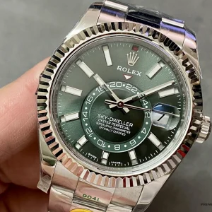 Date window and 24-hour hand detail on Sky-Dweller 326238 mint dial