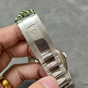 Side profile of Sky-Dweller 326238 highlighting two-tone case and bezel