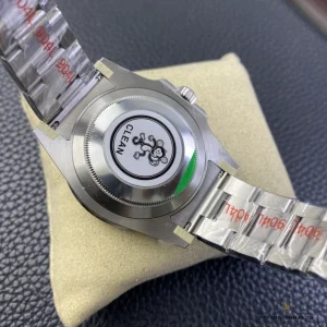 Side profile of Submariner Hulk showing 40mm case and screw-down crown