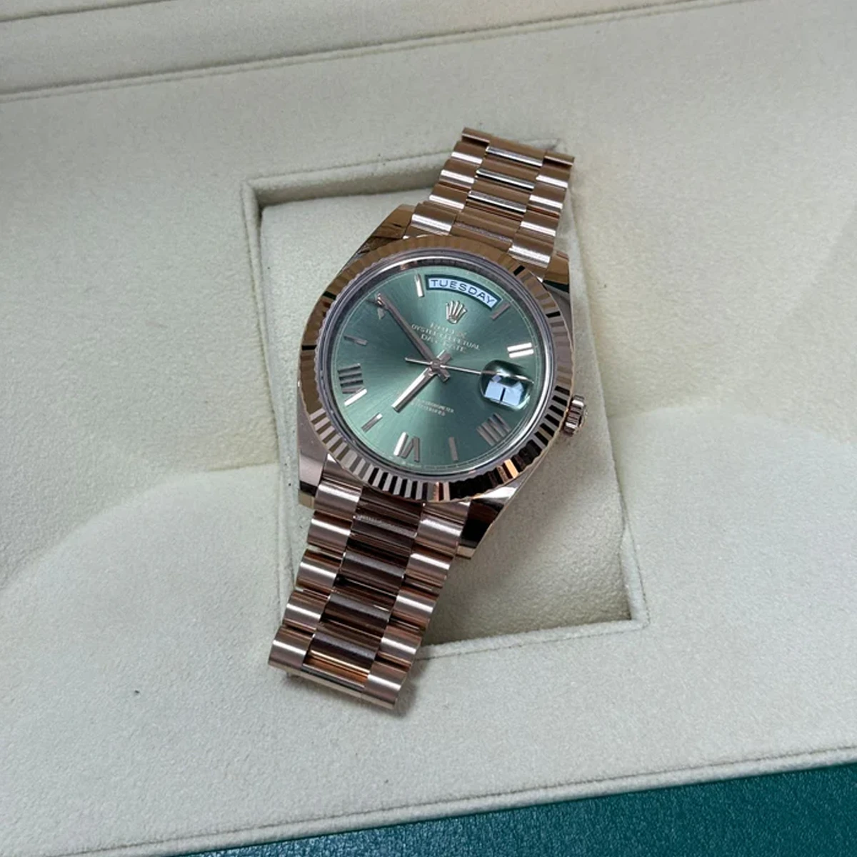 Rolex 228235-0025 Day-Date 40 Everose Olive Roman - Image 8