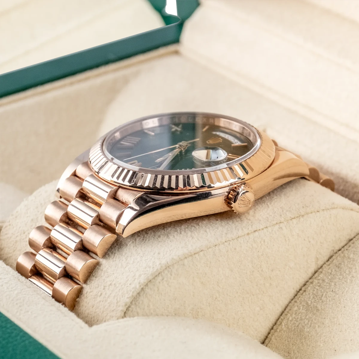 Rolex 228235-0025 Day-Date 40 Everose Olive Roman - Image 4